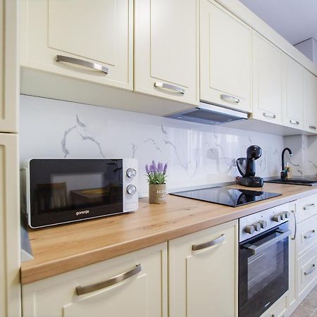 Lovely Home At West Residence Oradea Luaran gambar