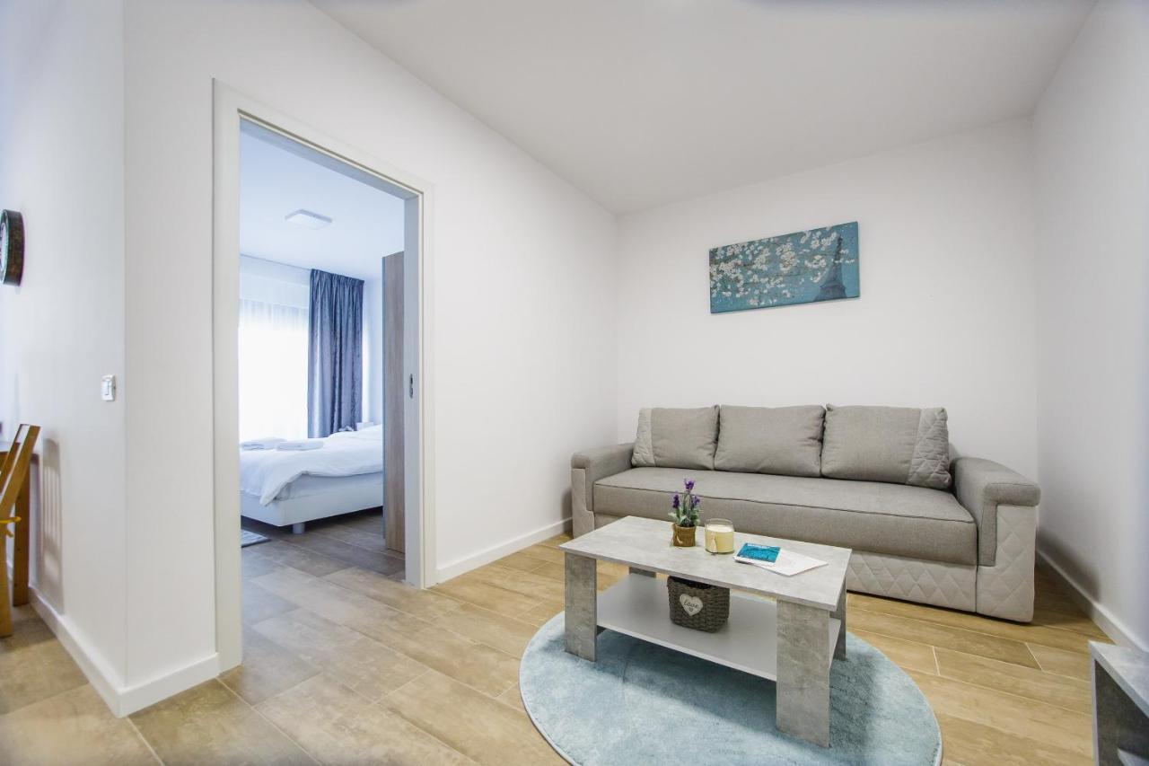 Lovely Home At West Residence Oradea Luaran gambar