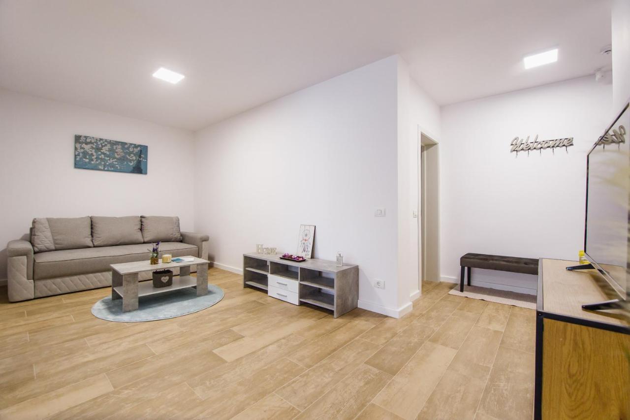 Lovely Home At West Residence Oradea Luaran gambar
